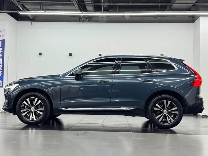 Volvo XC60 2023 B 5 4 WD — фото 3