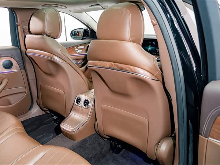 Mercedes-Benz E-Class 2022 E 350 e L — фото 20