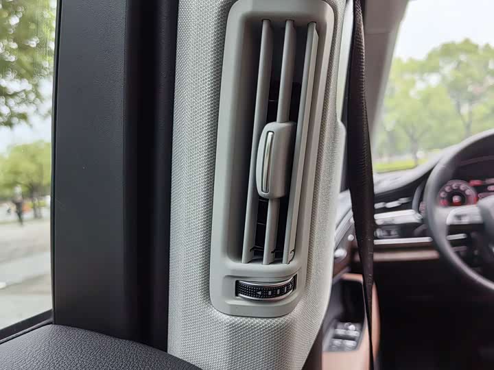 Audi Q7 2024 45 TFSI quattro S line Sport — фото 32