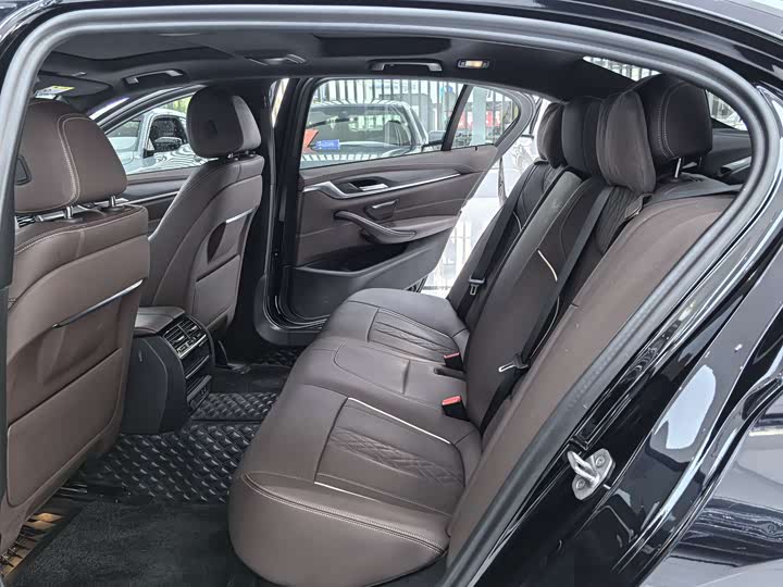 BMW 5-Series 2023 530 Li Leading M — фото 11