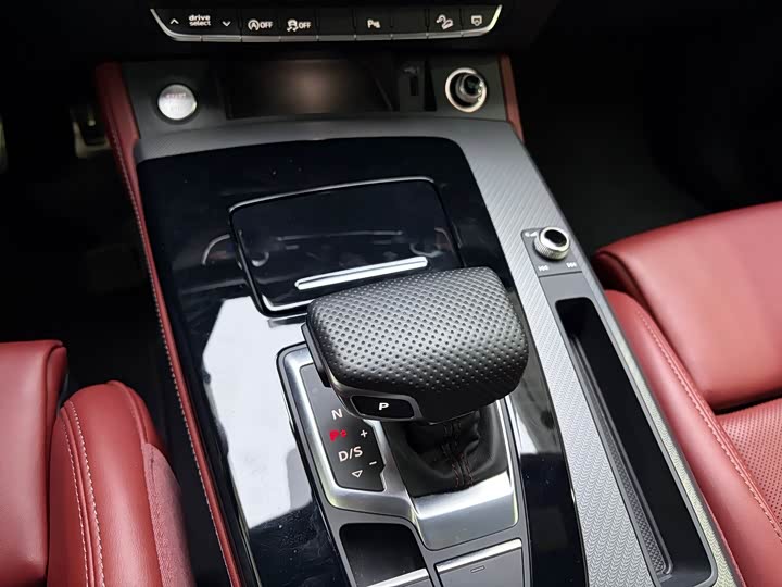 Audi Q5L 2025 40 TFSI — фото 16