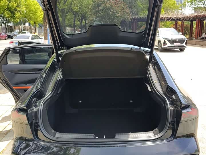 Changan UNI-V 2023 1.5 T Premium — фото 14