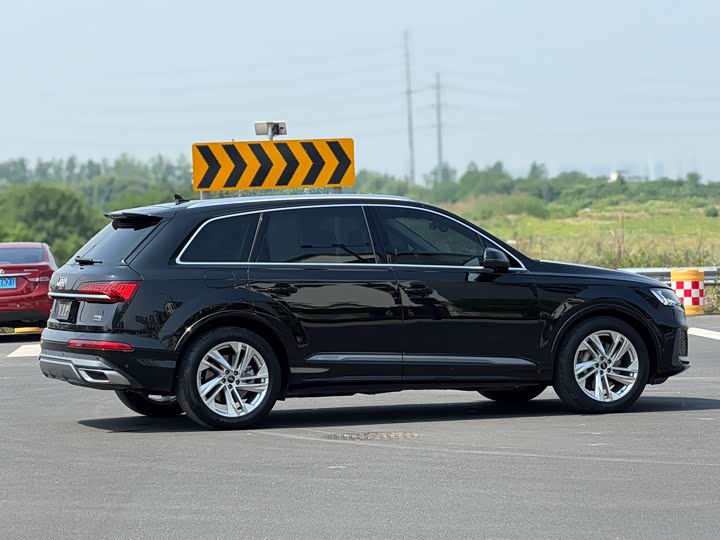 Audi Q7 2023 45 TFSI quattro S line Sport — фото 8