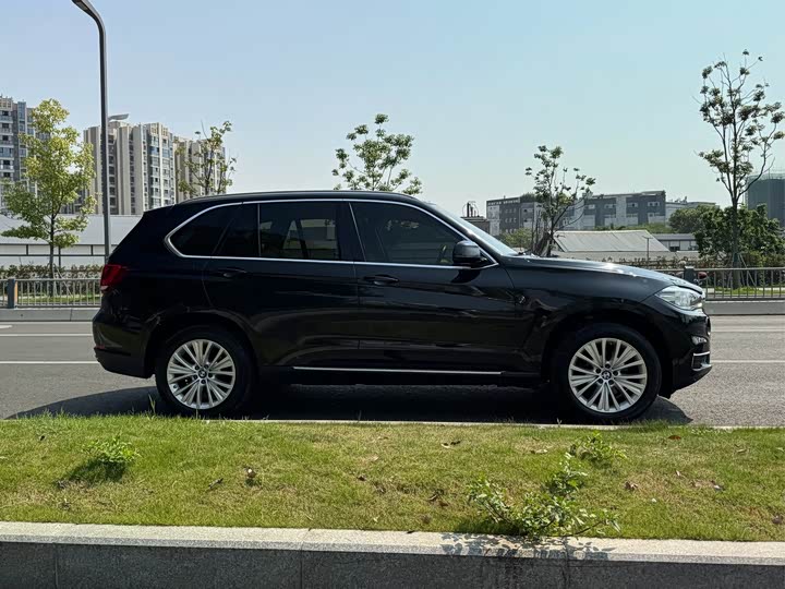 BMW X5 xDrive28i — фото 18
