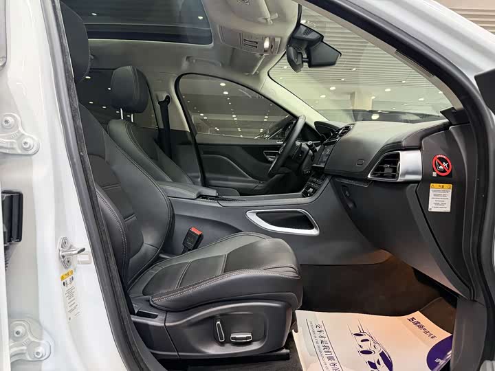 Jaguar F-PACE 2019 2.0 T 2 WD — фото 17
