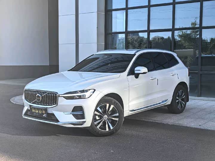 Volvo XC60 2023 B 5 4 WD — фото 3