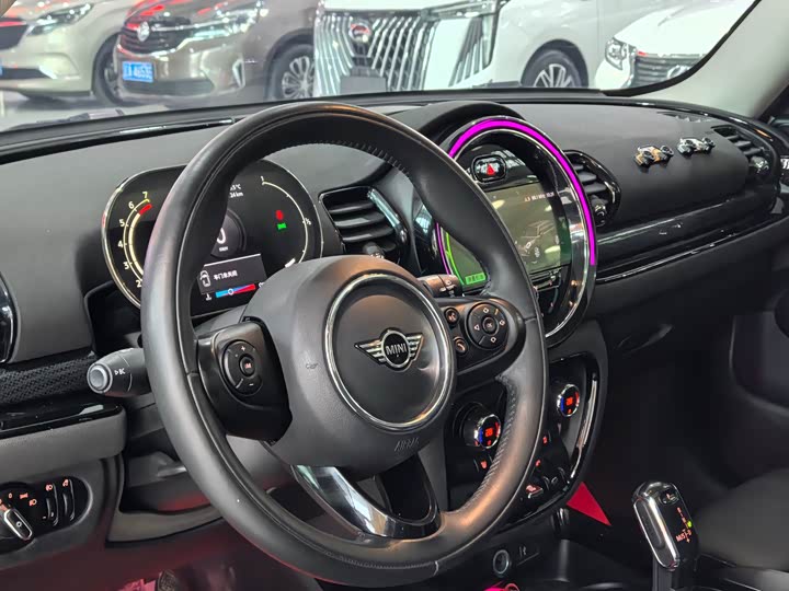 MINI Clubman — фото 4