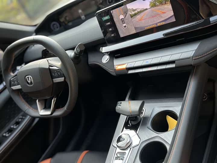 Changan UNI-V 2024 1.5 T Sport — фото 13