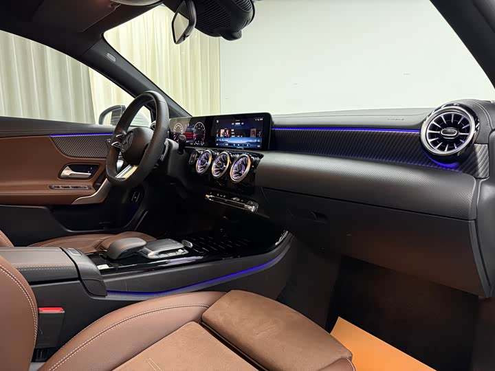 Mercedes-Benz A-Class 2024 A 200 L — фото 11