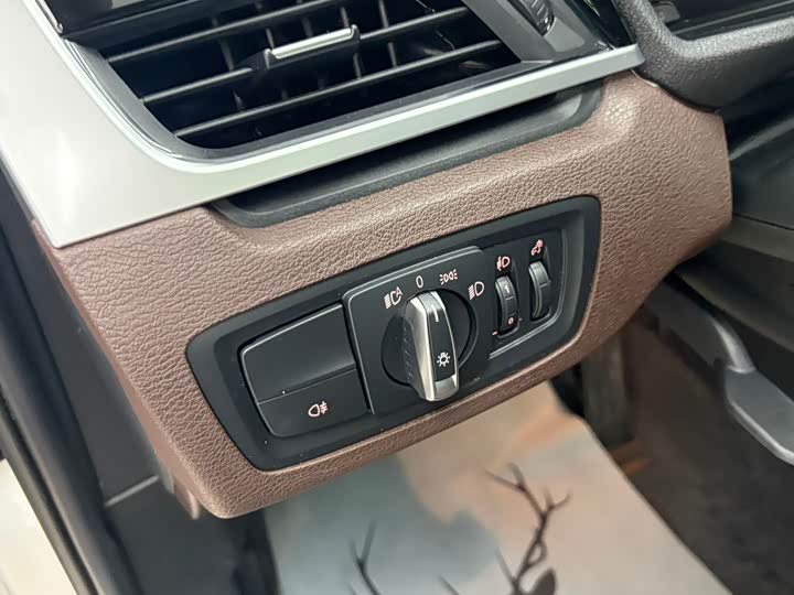 BMW X1 sDrive20Li премиум — фото 8