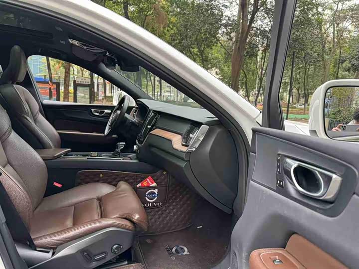 Volvo XC60 2021 T 5 4 WD — фото 8