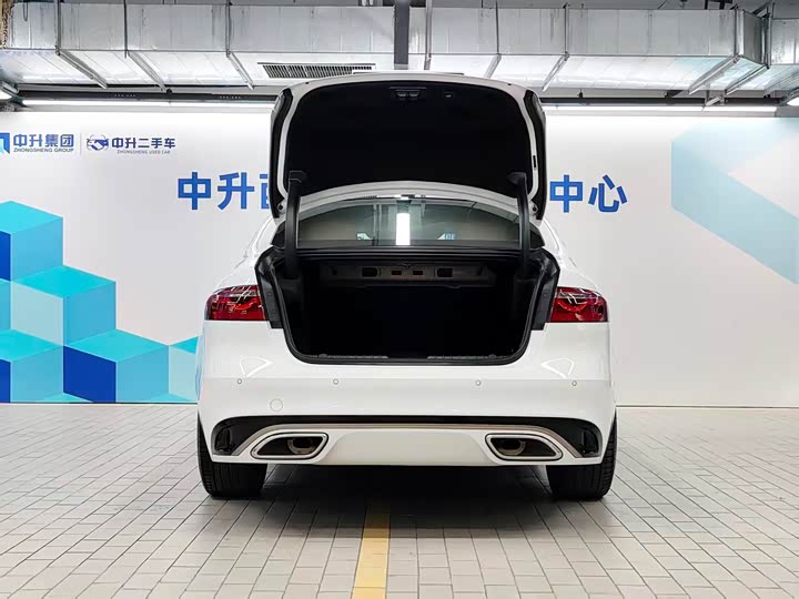 Jaguar XFL 2024 2.0 T P 300 4 WD — фото 27