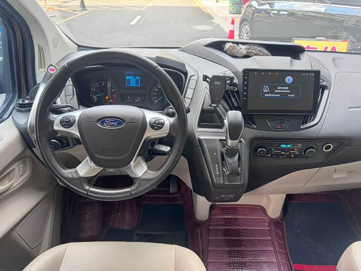 Ford Tourneo — фото 11