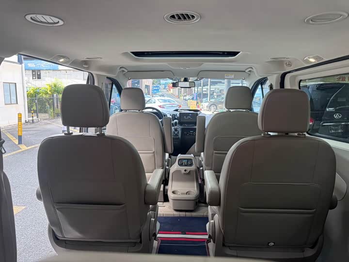 Ford Tourneo — фото 16