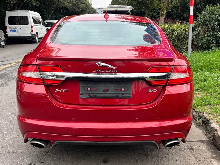 Jaguar XF 2015 XF 3.0 SC R-Sport — фото 17