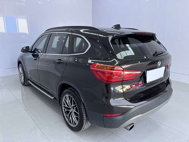 BMW X1 2016 s Drive 18 Li — фото 3