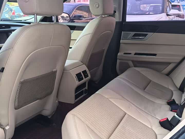 Jaguar XF 2016 XF 2.0 T 2 WD — фото 8