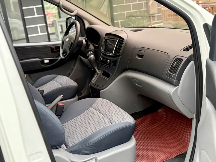 Hyundai H-1 2011 2.4 L — фото 16