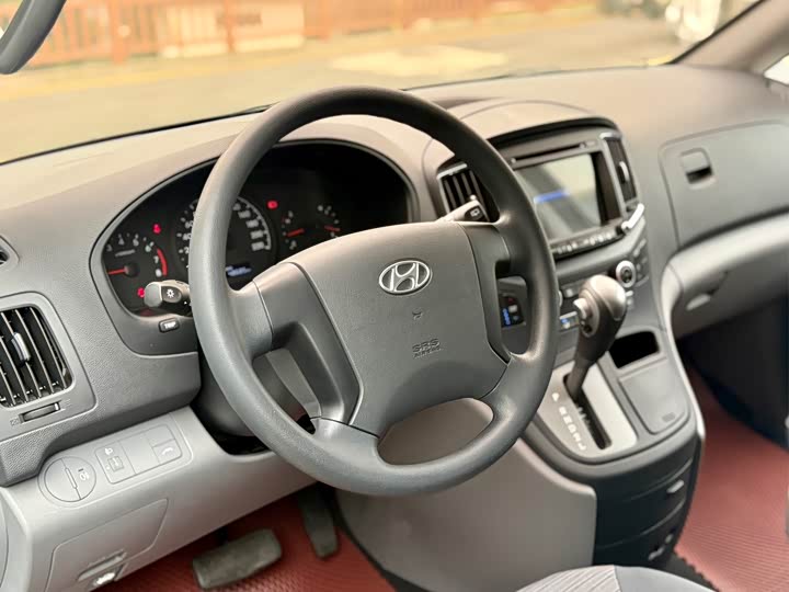 Hyundai H-1 2011 2.4 L — фото 11