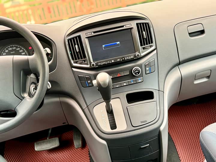 Hyundai H-1 2011 2.4 L — фото 19