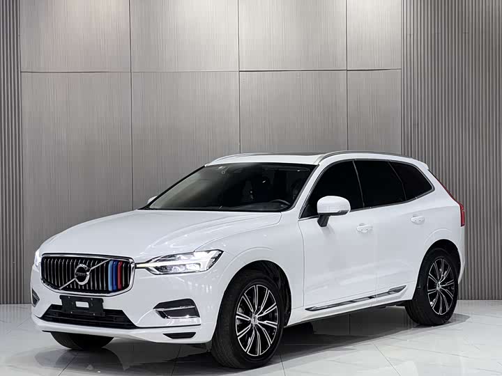 Volvo XC60 2020 T 5 4 WD — фото 1