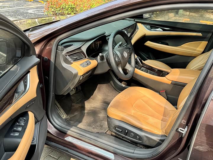 Buick LaCrosse — фото 6
