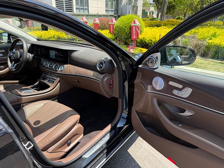 Mercedes-Benz E-Class 2020 E 300 L — фото 44