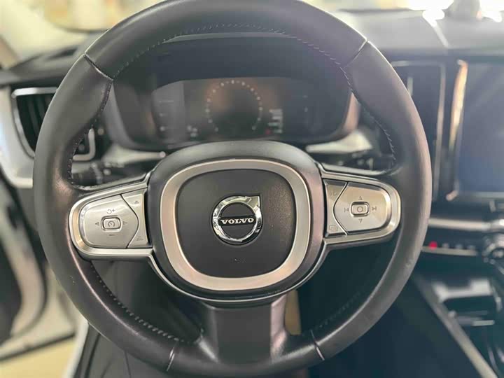 Volvo XC60 2019 T 5 4 WD VI — фото 5