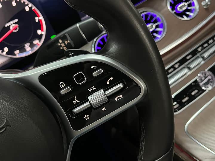 Mercedes-Benz E-Class 2020 E 300 L — фото 20