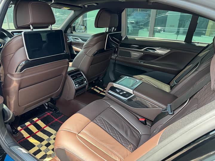 BMW 7 Series 730Li M спортпакет — фото 11