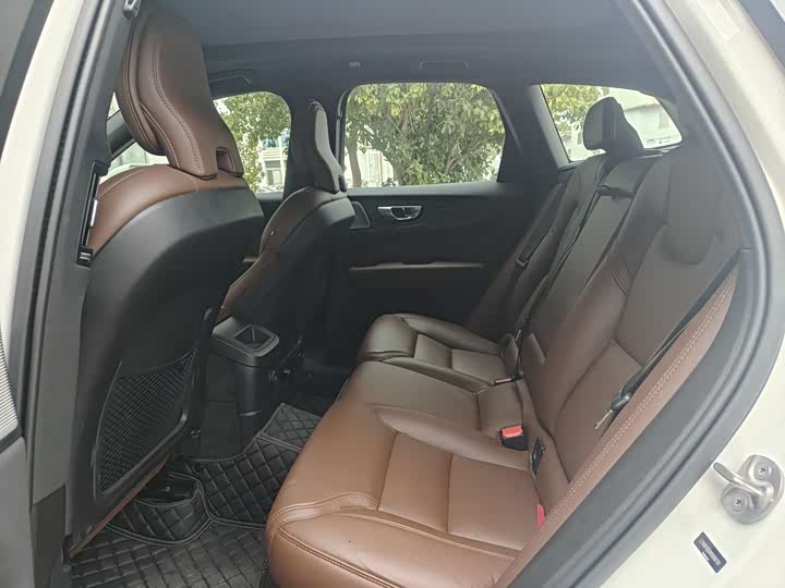 Volvo XC60 Hybrid 2024 T 8 PHEV 4 WD — фото 5
