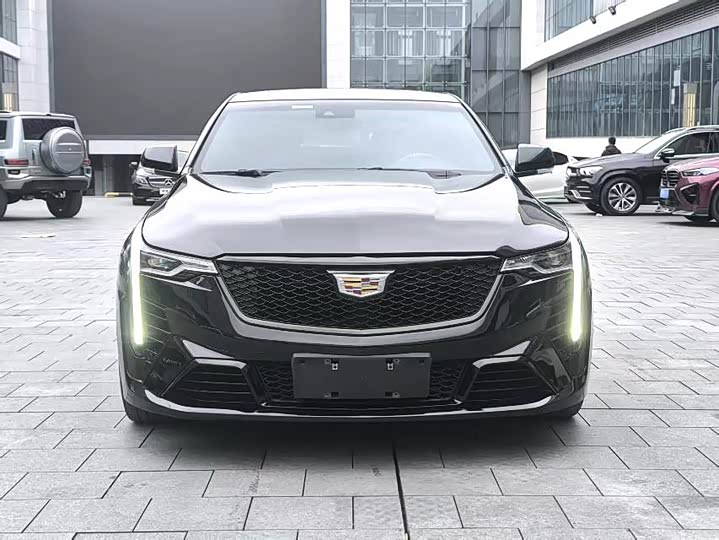 Cadillac CT 4 2022 28 T Luxury — фото 2
