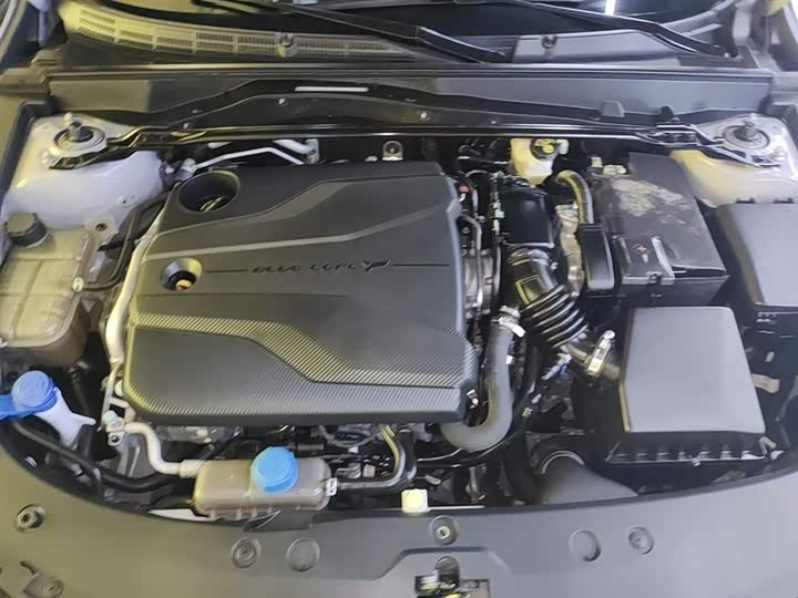 Changan UNI-V 2022 1.5 T — фото 20