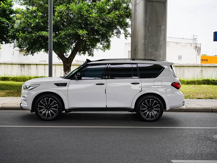 Infiniti QX 80 2016 5.6 L 4 WD — фото 2