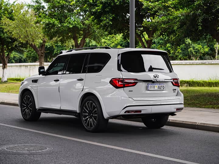 Infiniti QX 80 2016 5.6 L 4 WD — фото 3