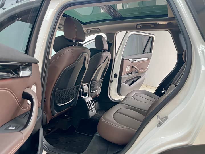 BMW X1 2021 s Drive 25 Li Leading — фото 5