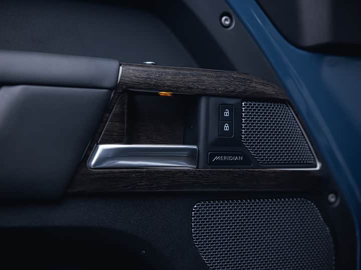Land Rover Defender — фото 17