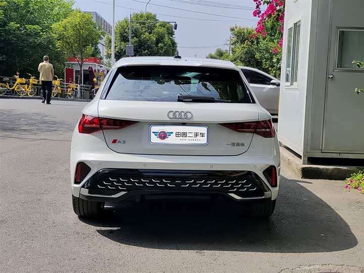 Audi A3 2025 Sportback 35 TFSI — фото 5