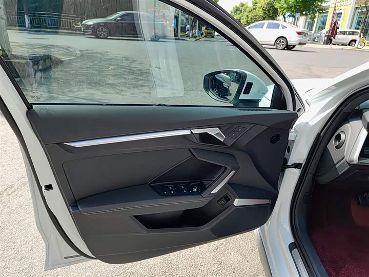Audi A3 2025 Sportback 35 TFSI — фото 6