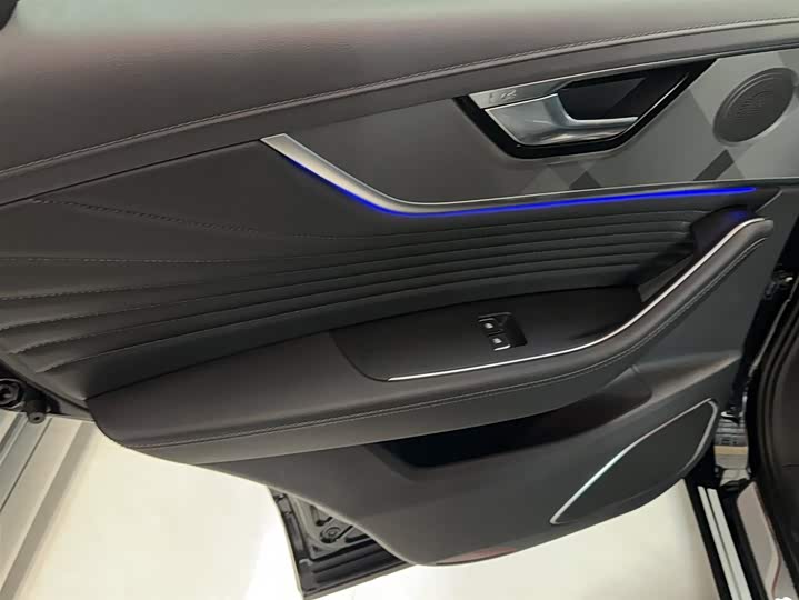 Hongqi HS5 2023 2.0 T Pro — фото 4