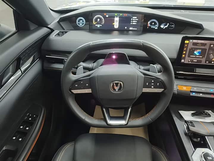 Changan UNI-V 2022 1.5 T Premium — фото 11