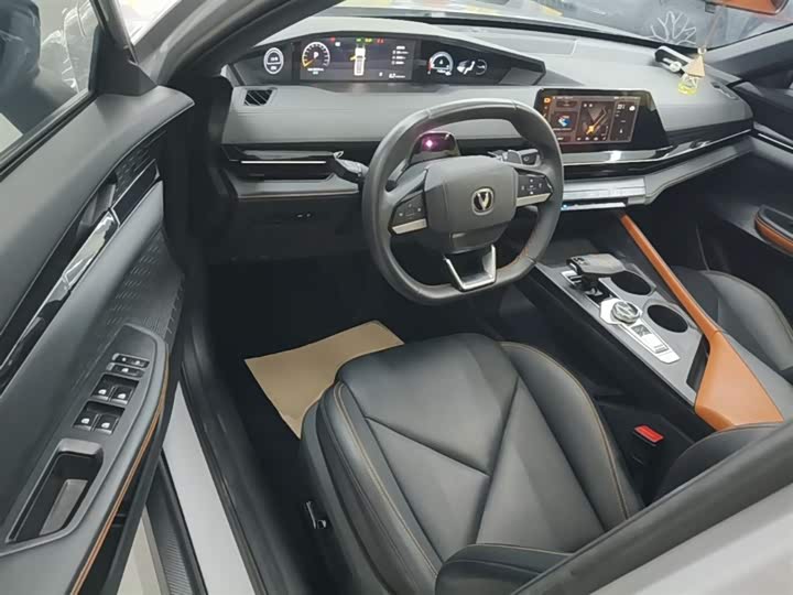 Changan UNI-V 2022 1.5 T Premium — фото 16