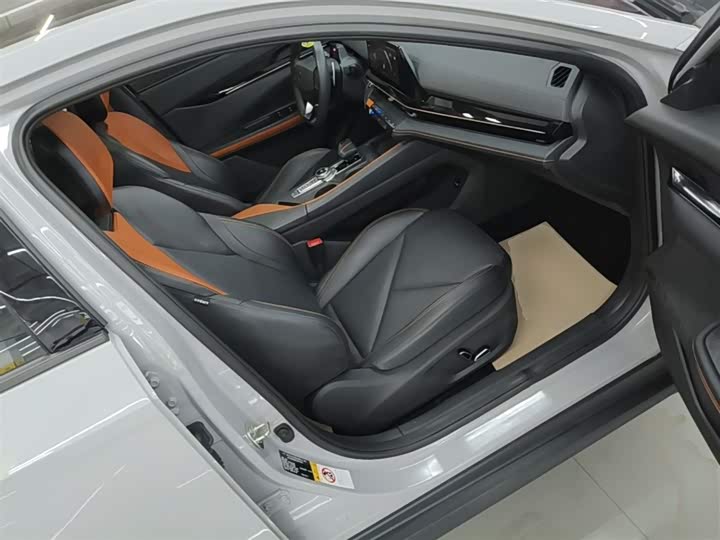 Changan UNI-V 2022 1.5 T Premium — фото 25