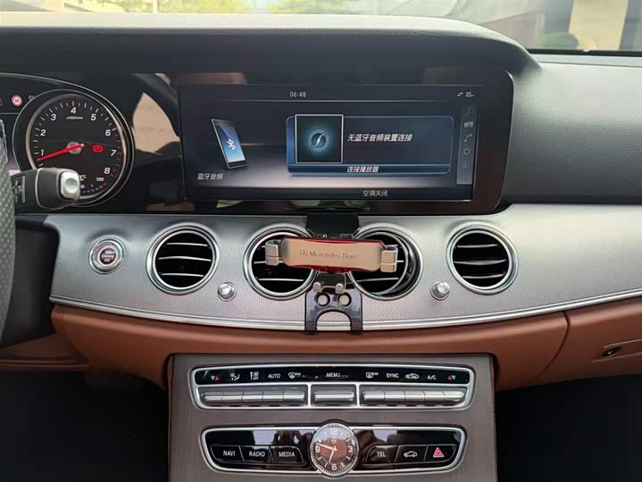 Mercedes-Benz E-Class 2017 E 200 Sport 4 MATIC — фото 5