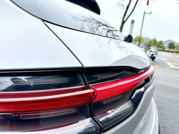 Porsche Macan 2018 Macan 2.0 T — фото 12
