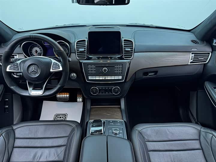 Mercedes-Benz GLS 2017 AMG GLS 63 4 MATIC — фото 17