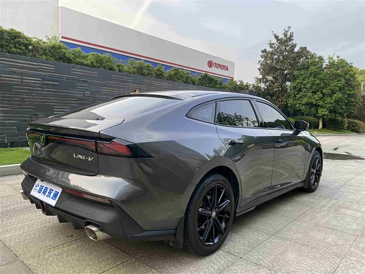 Changan UNI-V 2022 1.5 T Premium — фото 17