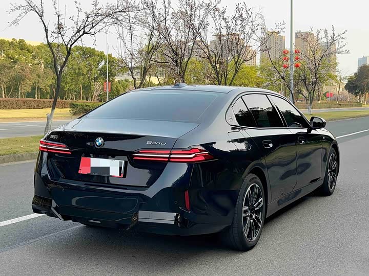 BMW 5-Series — фото 12