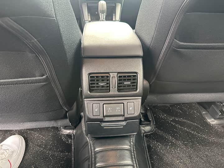 Subaru Legacy — фото 16