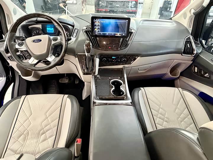 Ford Tourneo — фото 6